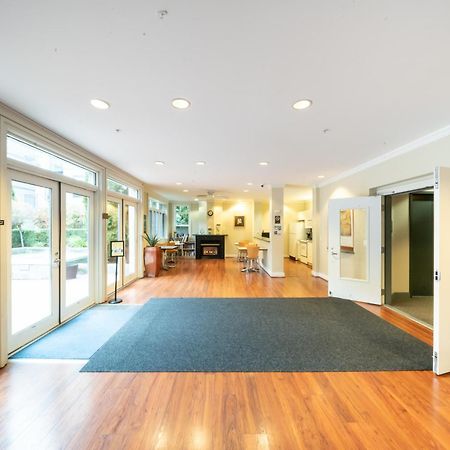 Space Needle Downtown Modern Top Story Penthouse Сиатъл Екстериор снимка