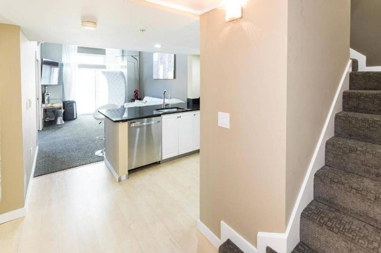 Space Needle Downtown Modern Top Story Penthouse Сиатъл Екстериор снимка