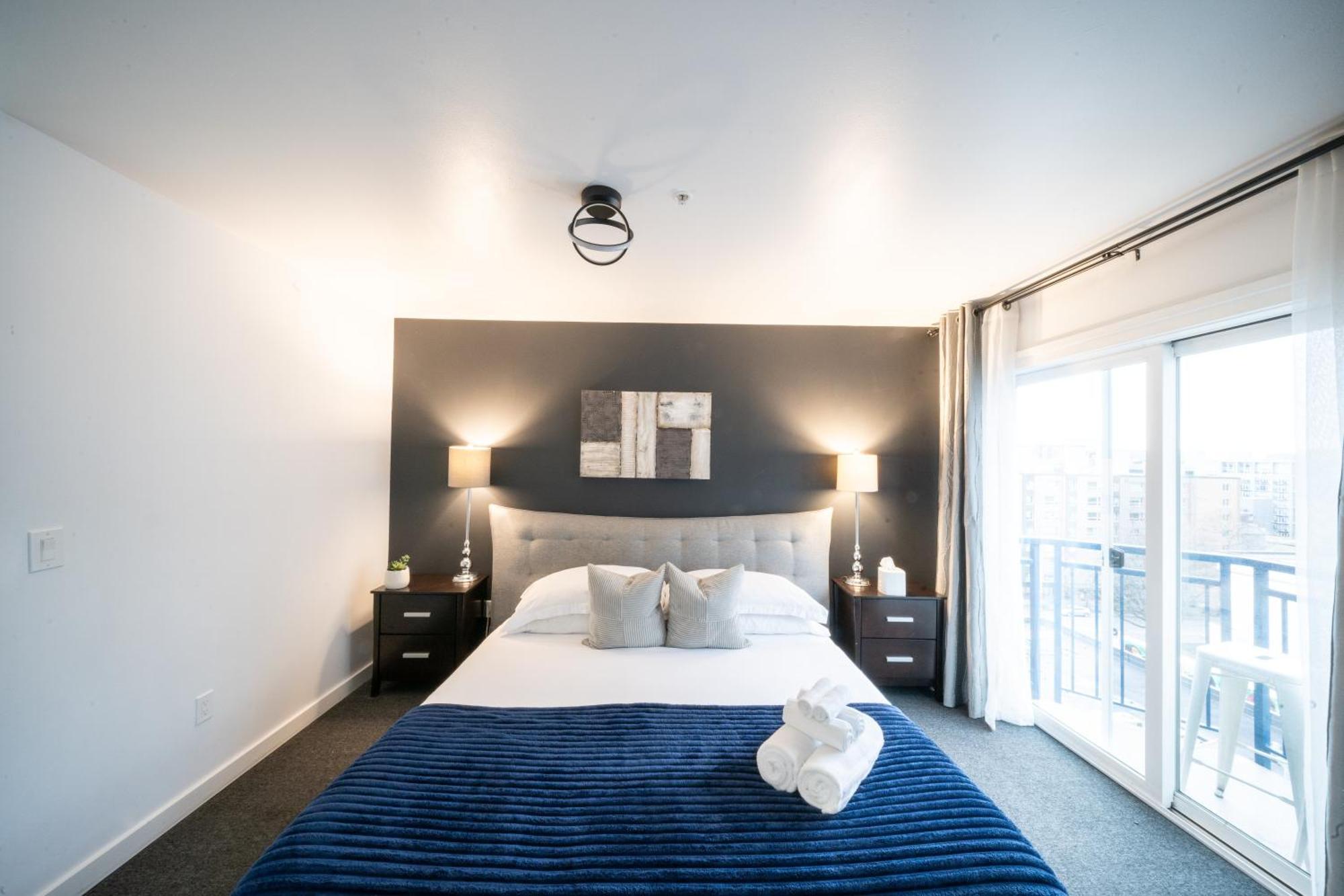 Space Needle Downtown Modern Top Story Penthouse Сиатъл Екстериор снимка