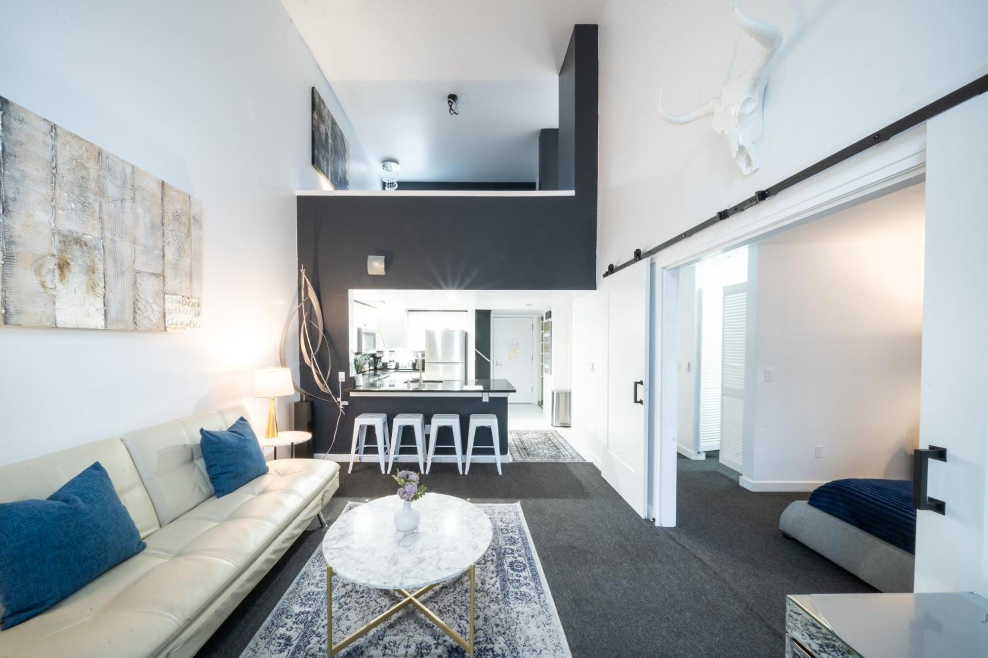 Space Needle Downtown Modern Top Story Penthouse Сиатъл Екстериор снимка